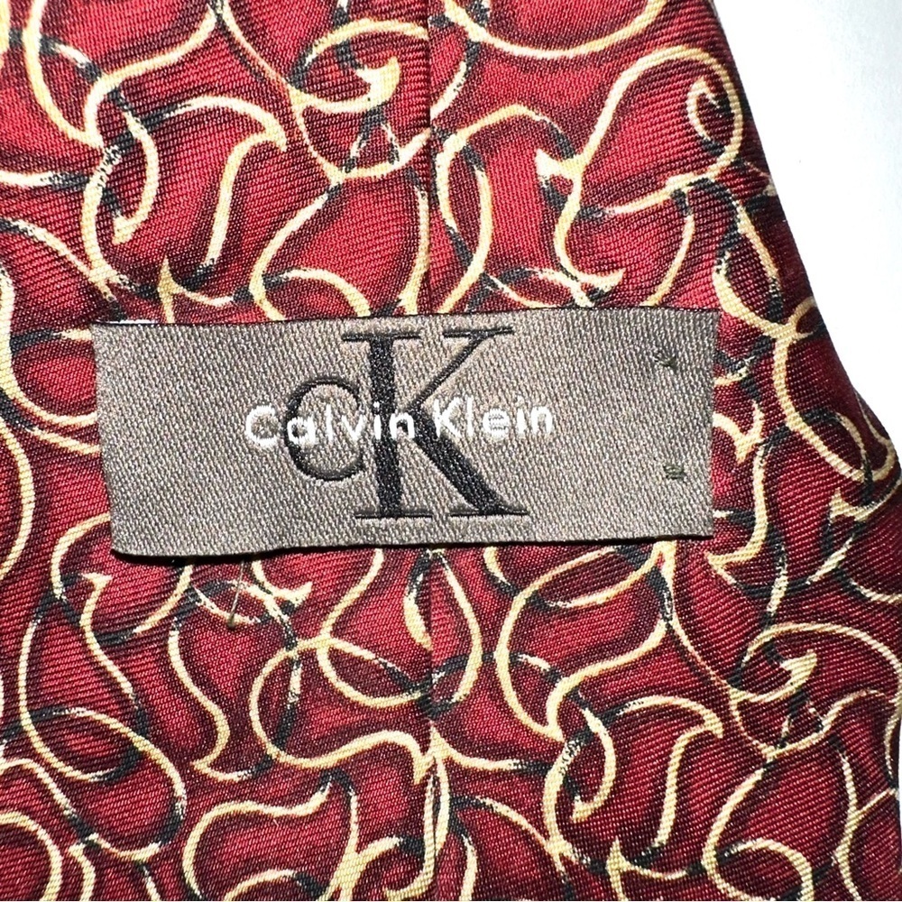 Calvin Klein Red Print 100% Silk Tie O/S - Picture 5 of 5